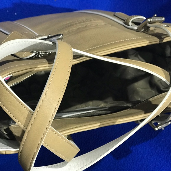 Coach - Picture 3 of 6